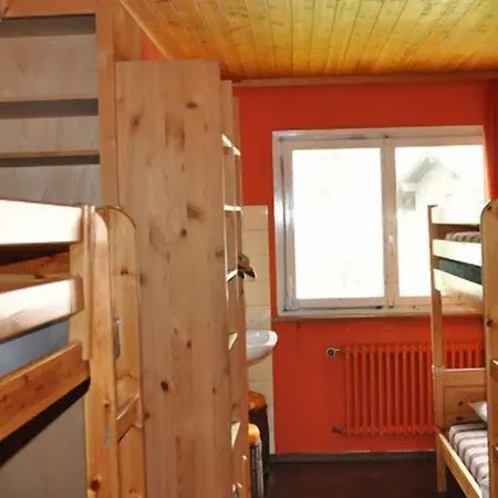 ゲストハウス Speciale - Celerina ツェエリーナ